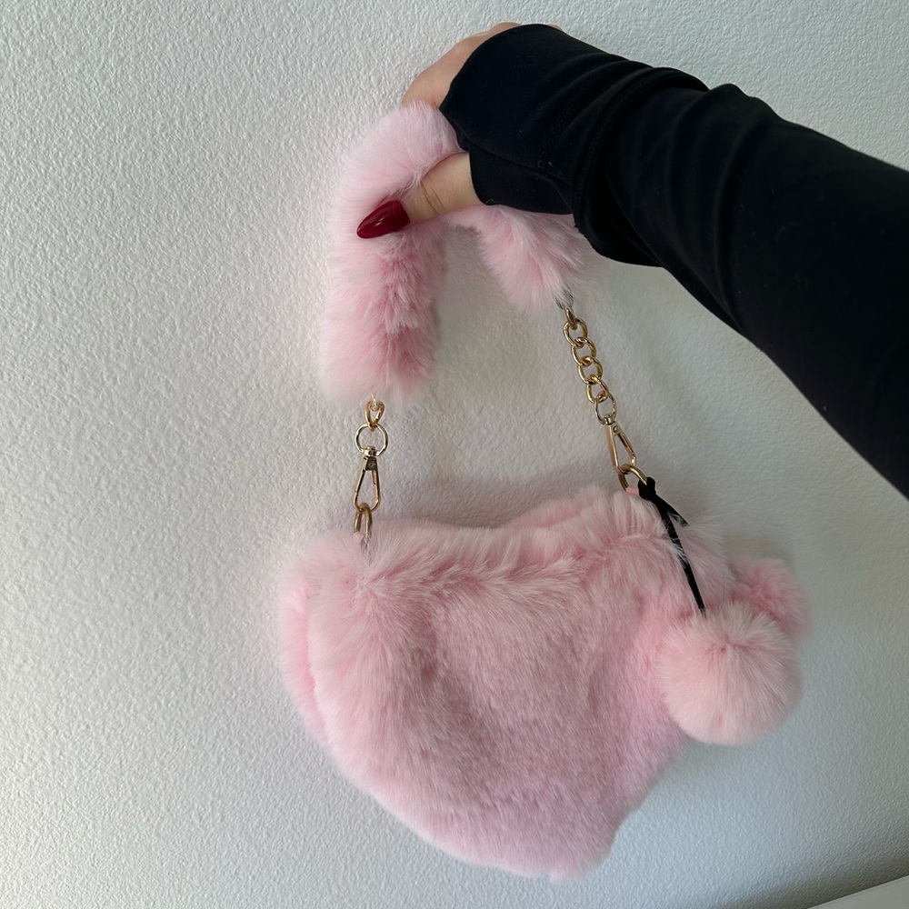 Faux Fur Heart-Shaped Handbag Plush Clutch Purse with Metal Chain Strap